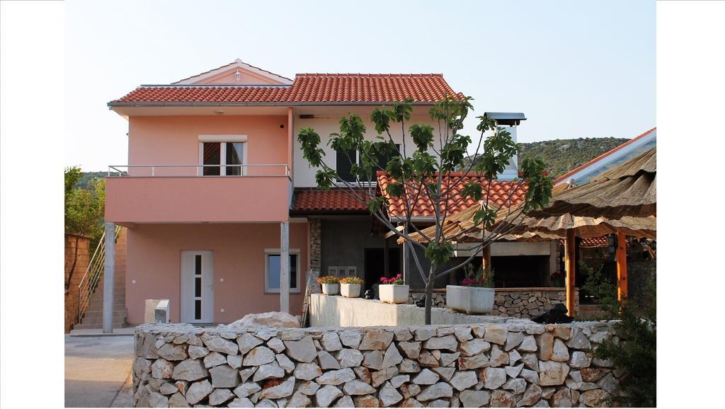 Apartma Maris *