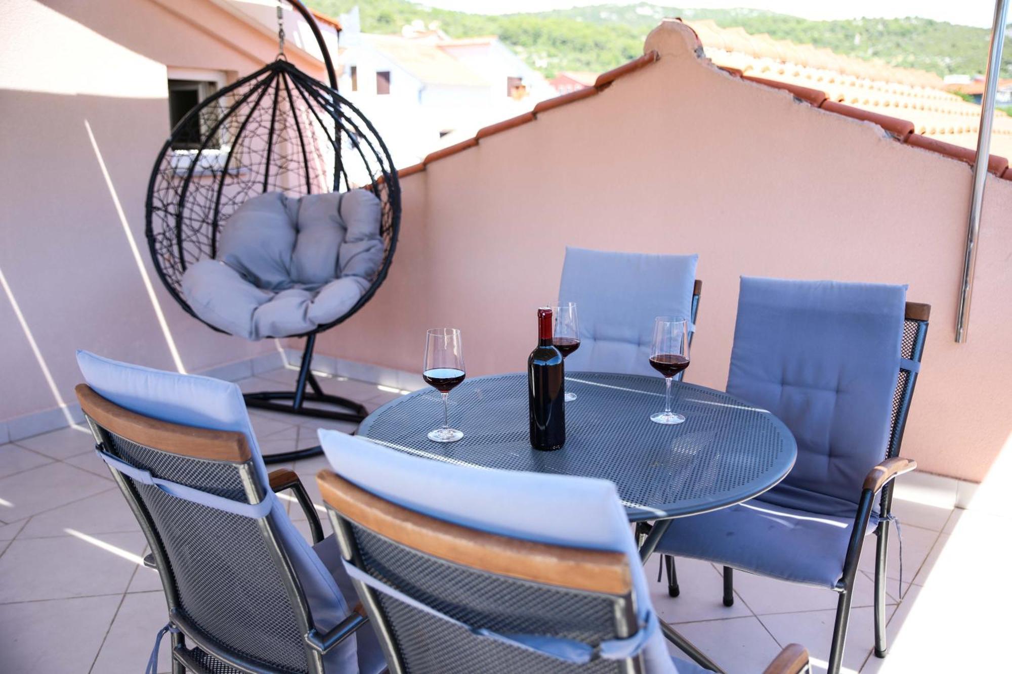 Apartma Maris *