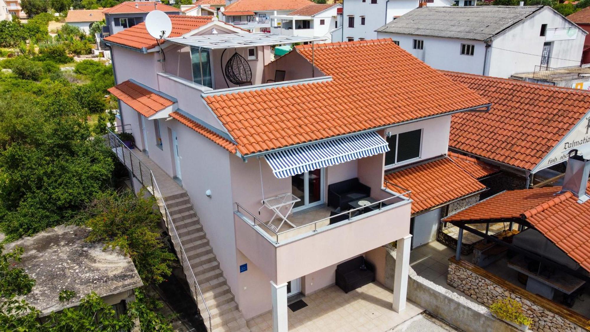 Maris Apartment *