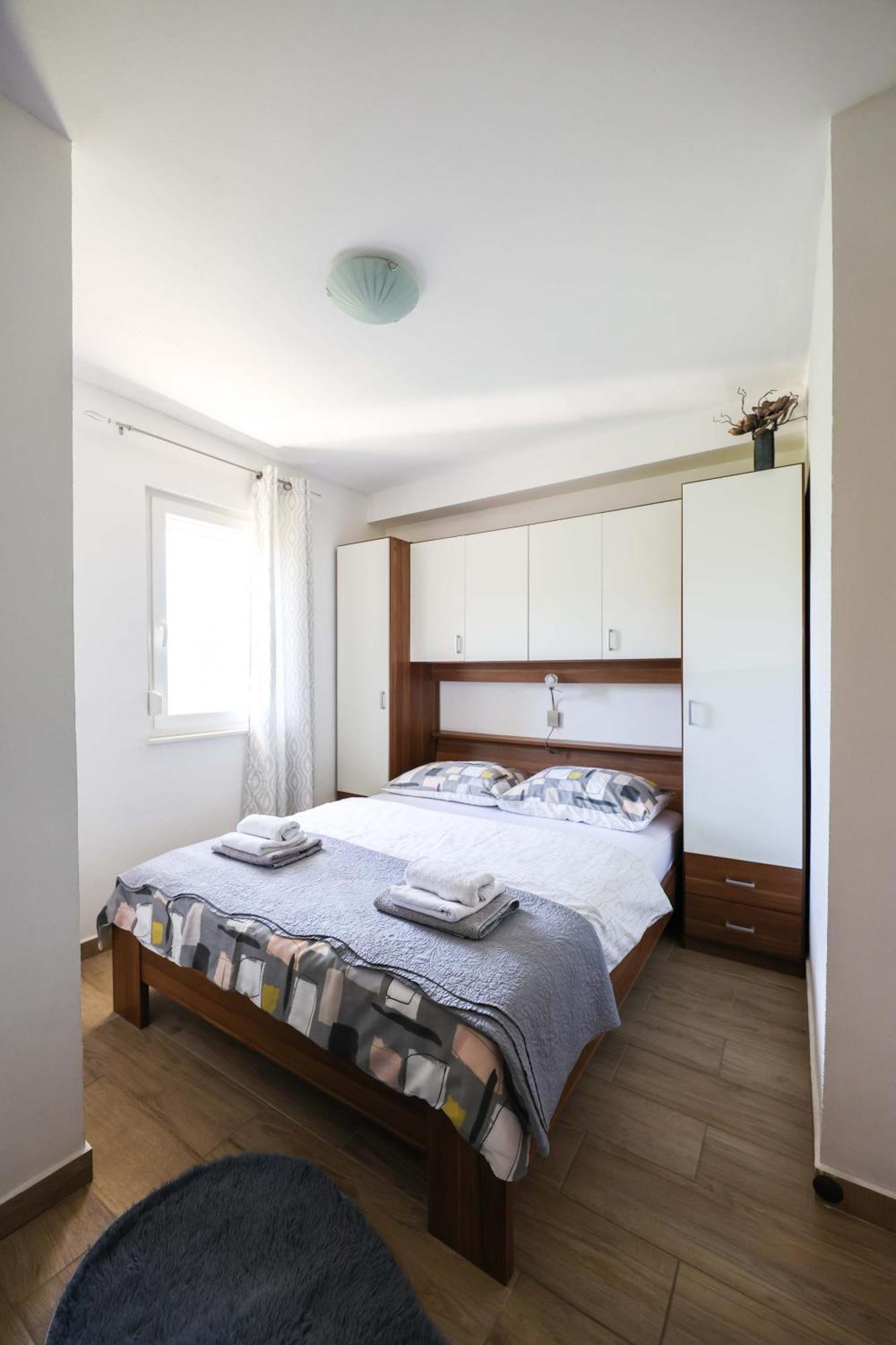 Apartma Maris *