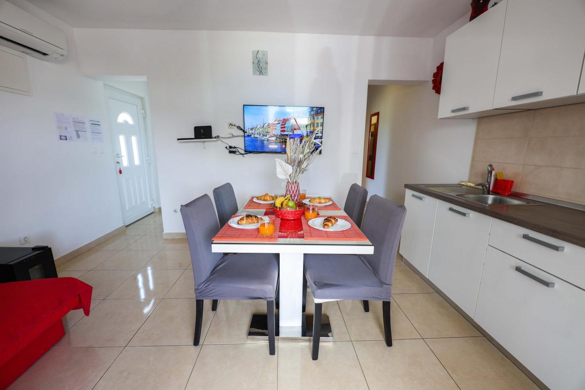 Maris Apartma *