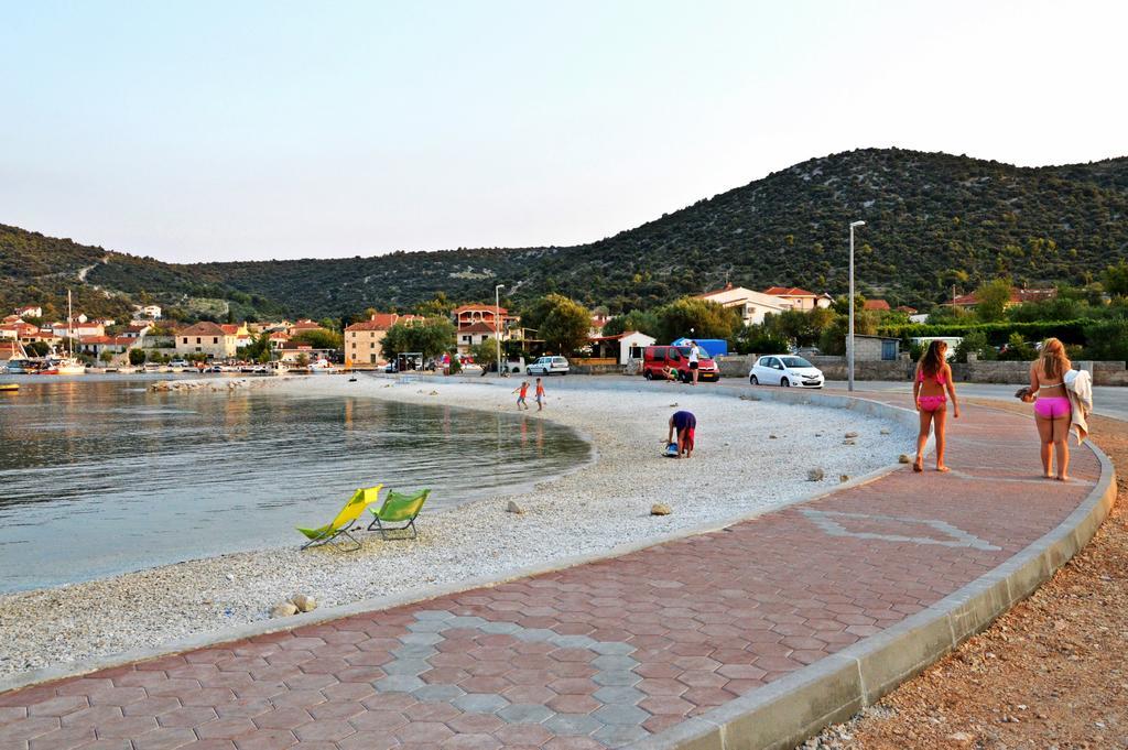 Apartma Maris *